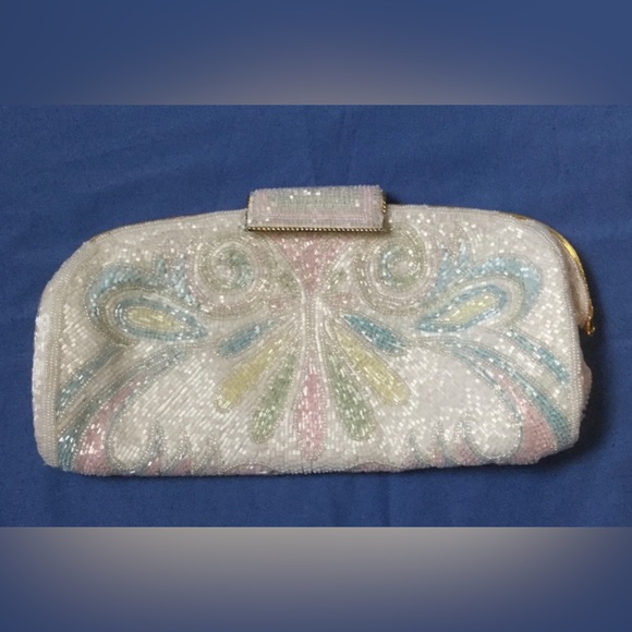 Vintage LaRegale beaded bag with strap - Picture 4 of 8